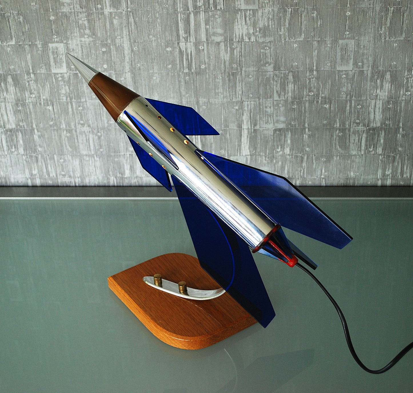Raket lamp, Zilver met 6 blauw, paars vleugels en eboniet neuskoon