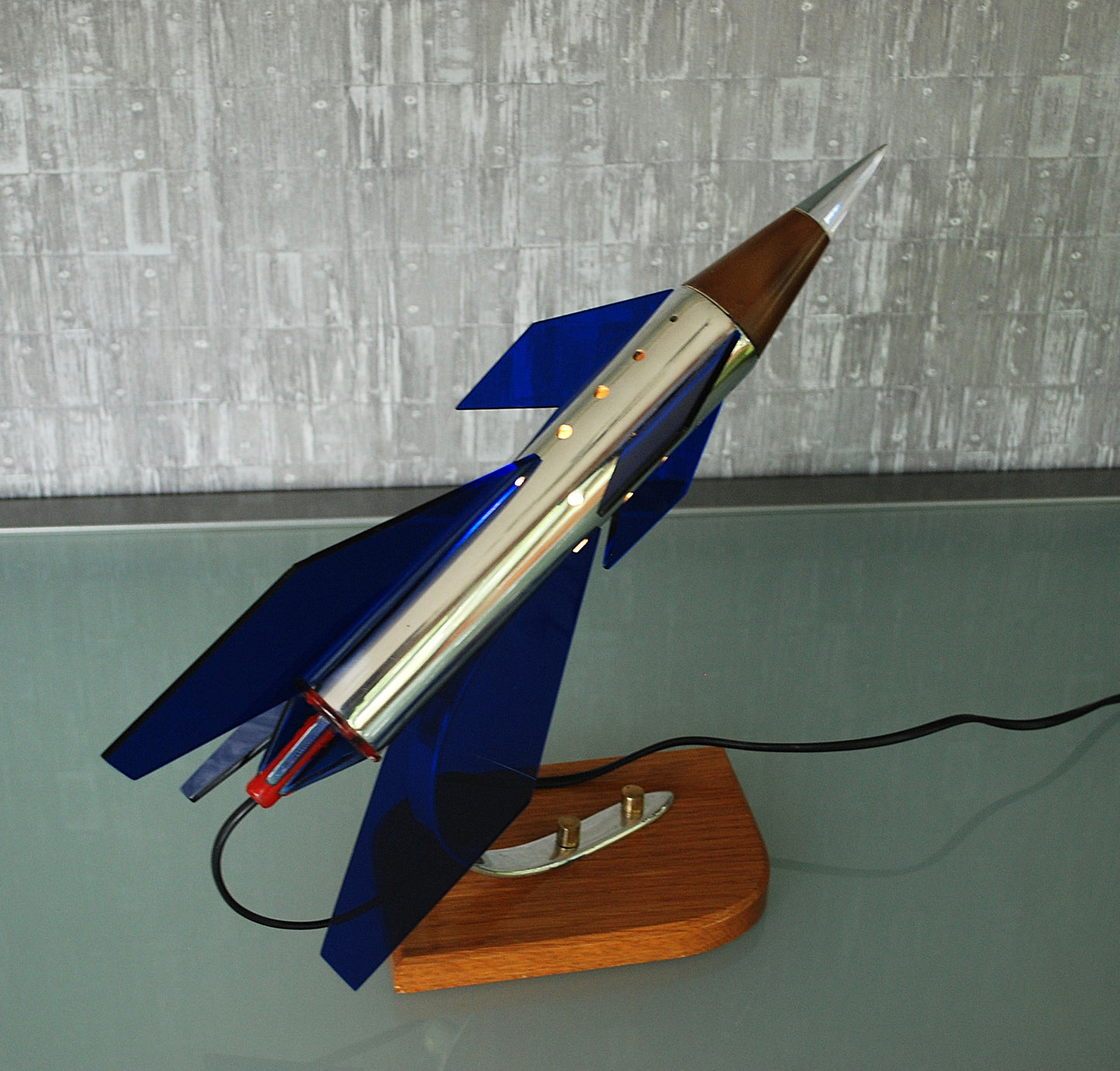 Raket lamp, Zilver met 6 blauw, paars vleugels en eboniet neuskoon