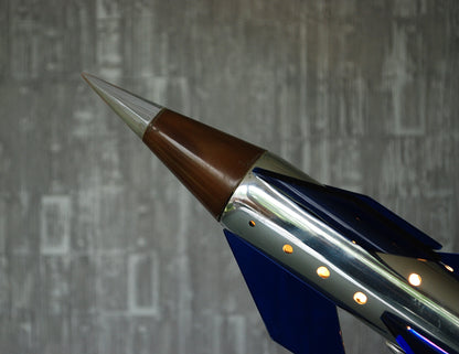 Raket lamp, Zilver met 6 blauw, paars vleugels en eboniet neuskoon