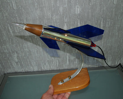 Raket lamp, Zilver met 6 blauw, paars vleugels en eboniet neuskoon