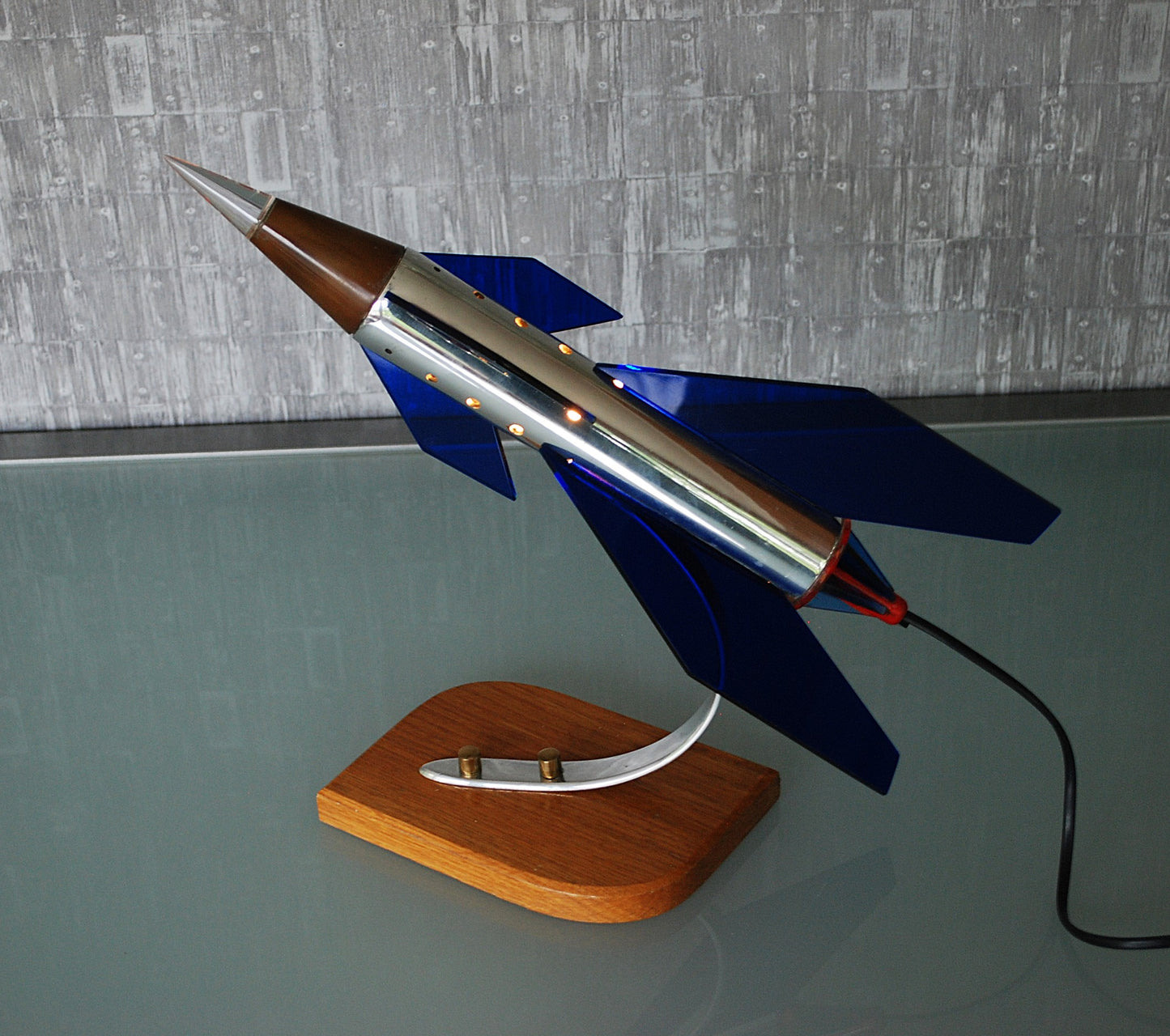 Raket lamp, Zilver met 6 blauw, paars vleugels en eboniet neuskoon