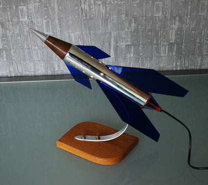 Raket lamp, Zilver met 6 blauw, paars vleugels en eboniet neuskoon