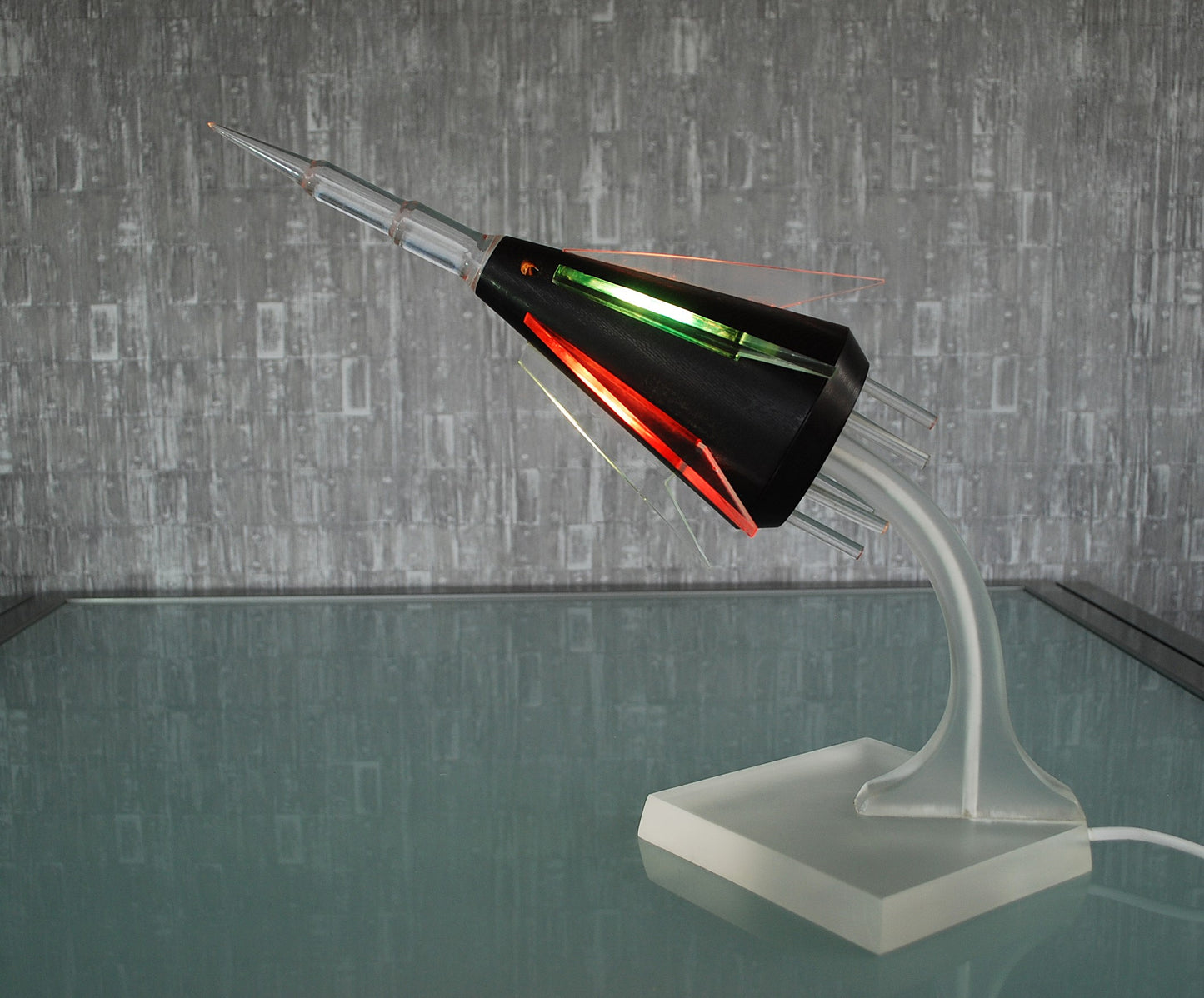 Preorder Raket lamp Capsule op plexiglas met pertinax body