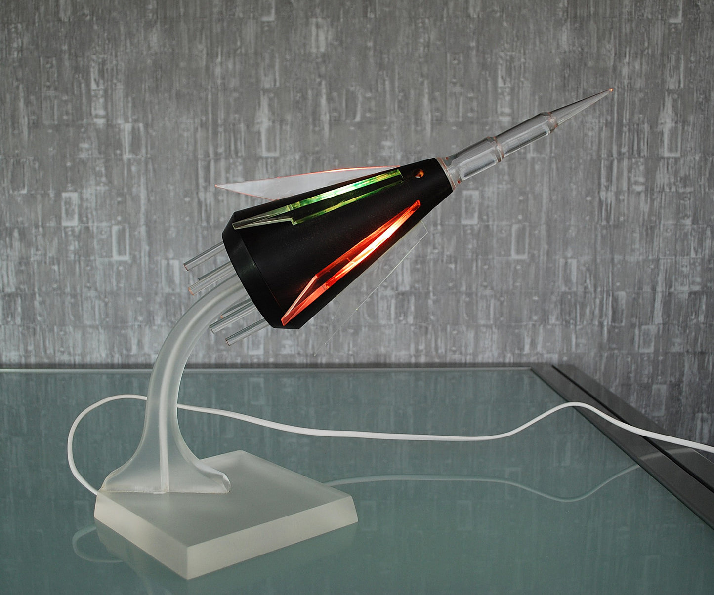 Preorder Raket lamp Capsule op plexiglas met pertinax body