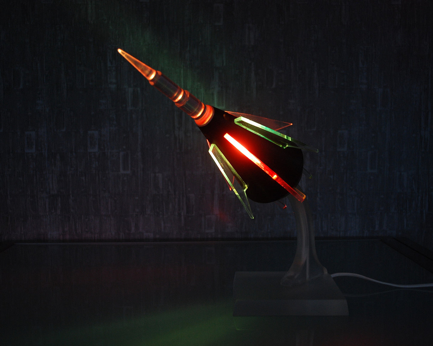 Preorder Raket lamp Capsule op plexiglas met pertinax body