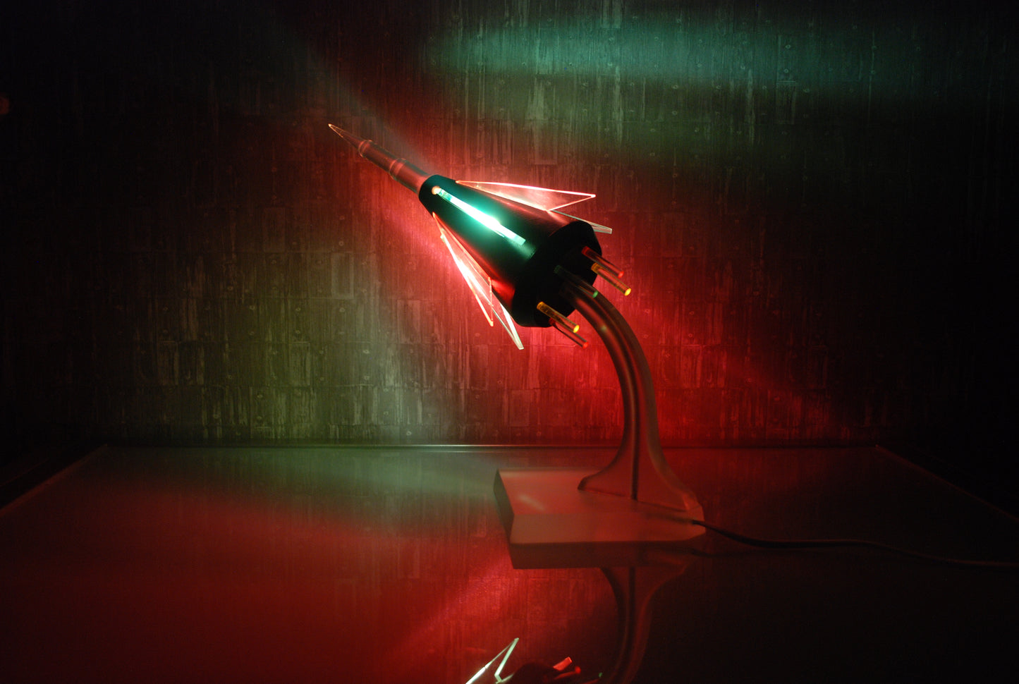 Preorder Raket lamp Capsule op plexiglas met pertinax body