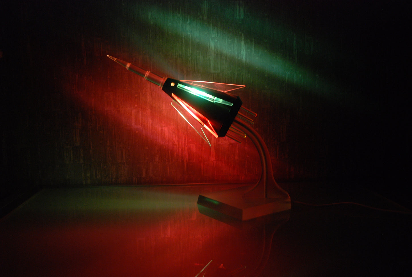 Preorder Raket lamp Capsule op plexiglas met pertinax body