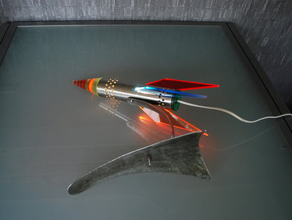 Raket lamp, Rood Geel Blauw van RVS 1970's Space age, hand gemaakt