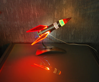 Raket lamp, Rood Geel Blauw van RVS 1970's Space age, hand gemaakt