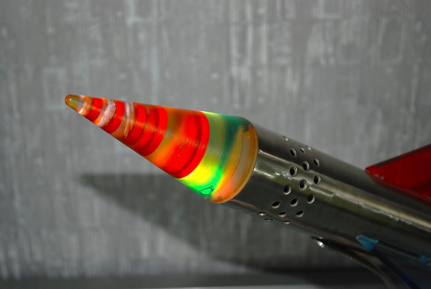 Raket lamp, Rood Geel Blauw van RVS 1970's Space age, hand gemaakt
