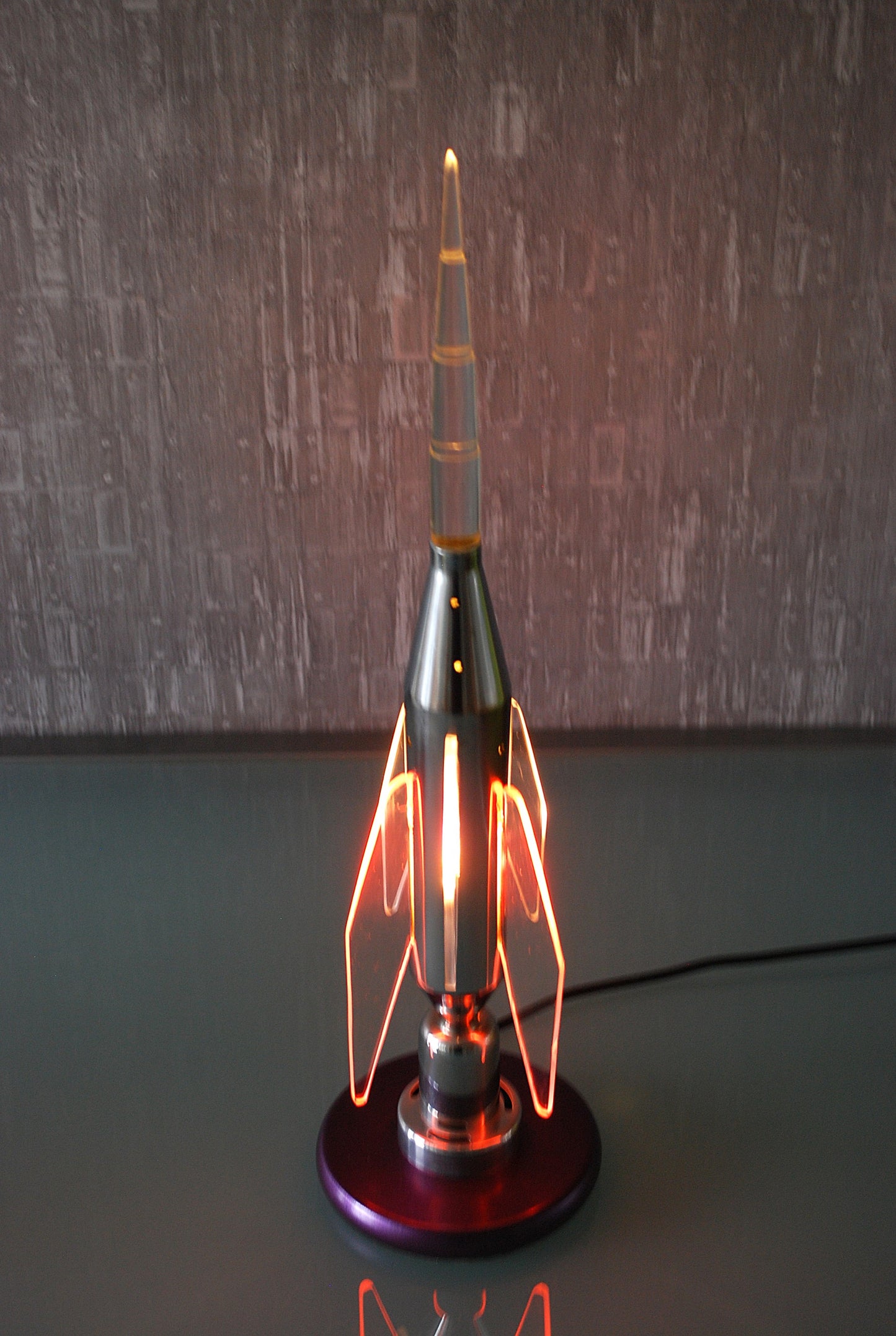 Preorder Raket lamp rechtop staand van RVS Hand gemaakt.