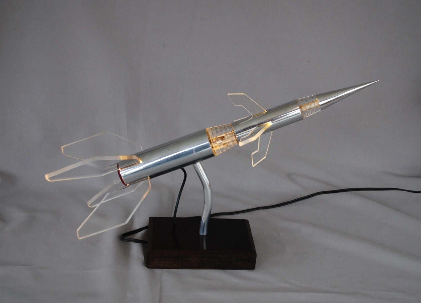 Pre order Raket lamp op eboniet sokkel Zie video!