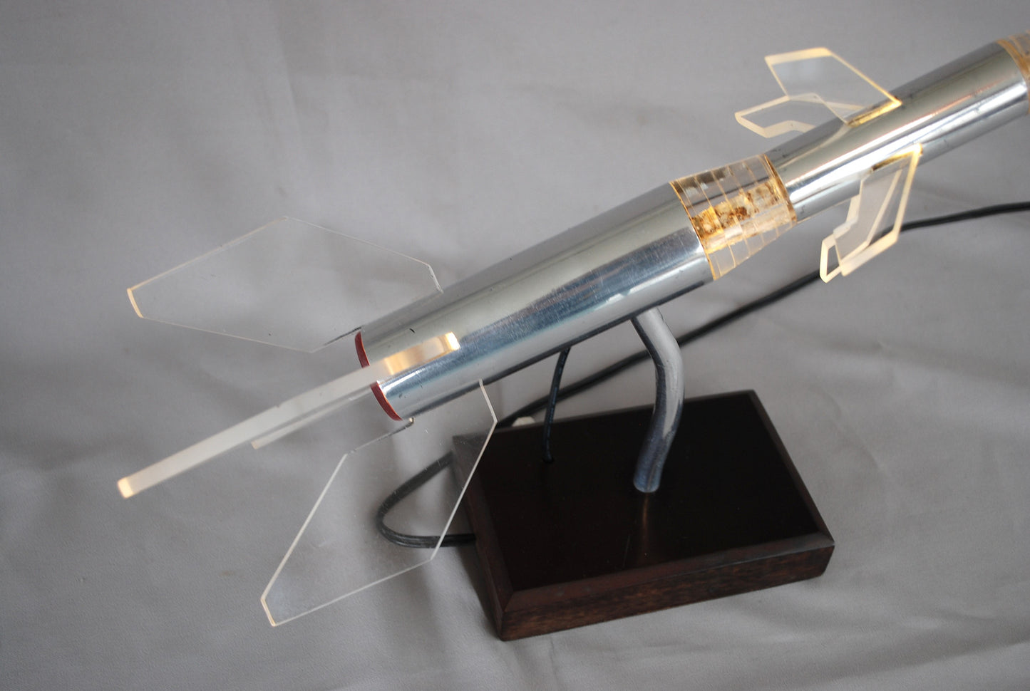 Pre order Raket lamp op eboniet sokkel Zie video!