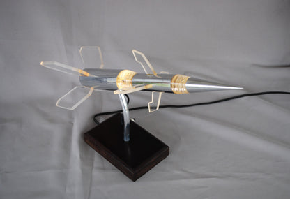 Pre order Raket lamp op eboniet sokkel Zie video!