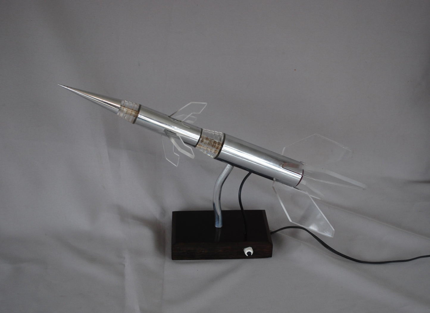 Pre order Raket lamp op eboniet sokkel Zie video!