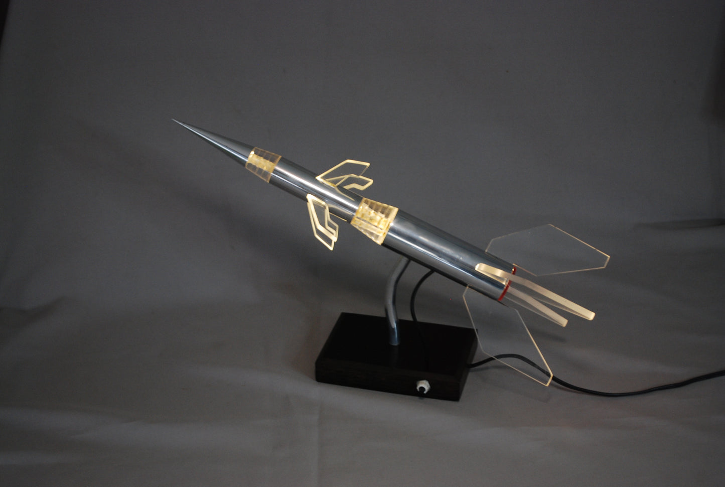 Pre order Raket lamp op eboniet sokkel Zie video!