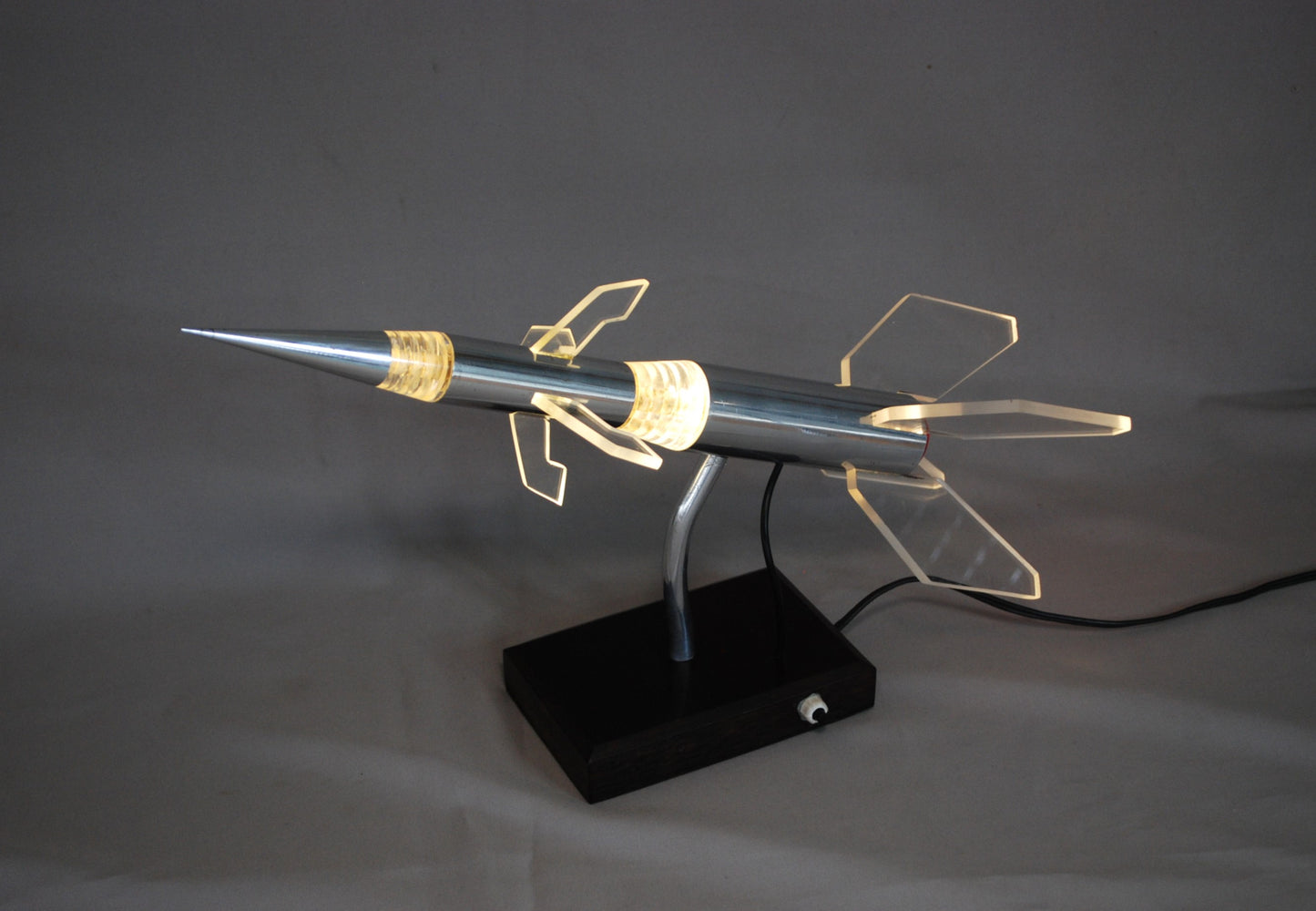 Pre order Raket lamp op eboniet sokkel Zie video!