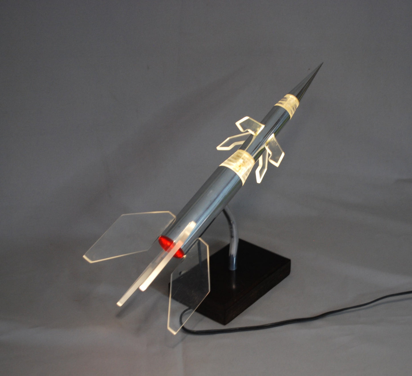 Pre order Raket lamp op eboniet sokkel Zie video!