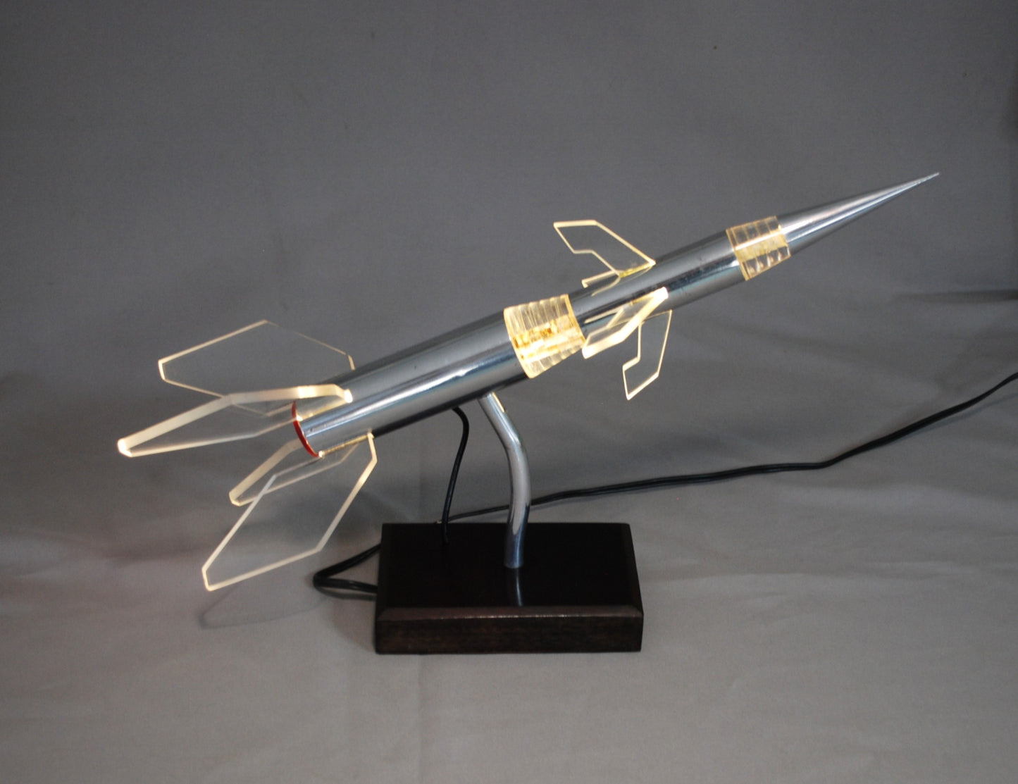 Pre order Raket lamp op eboniet sokkel Zie video!