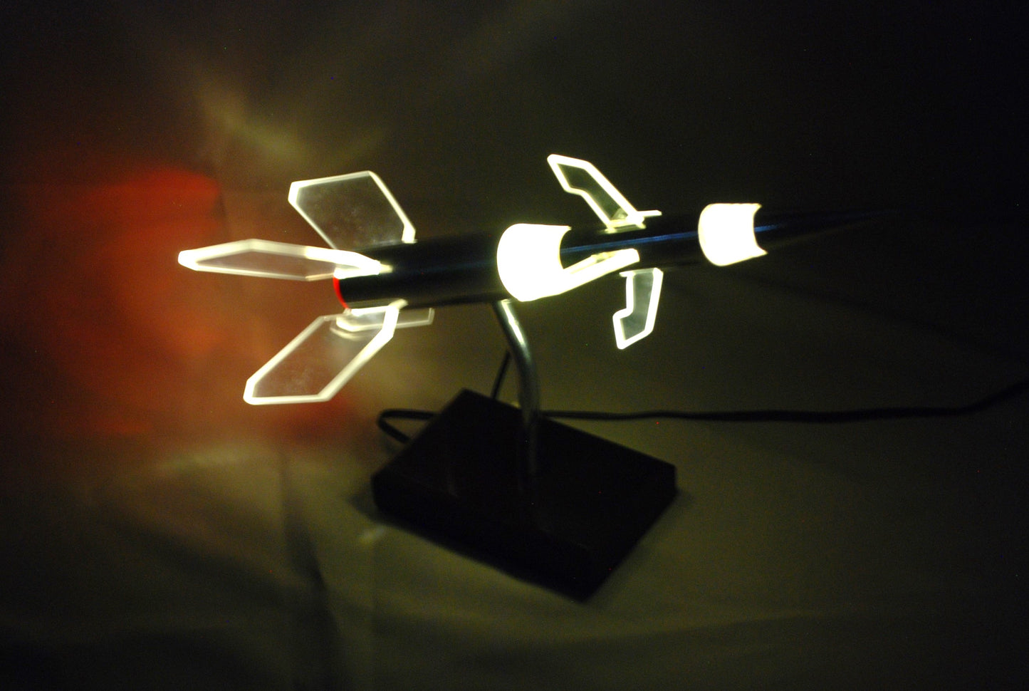 Pre order Raket lamp op eboniet sokkel Zie video!