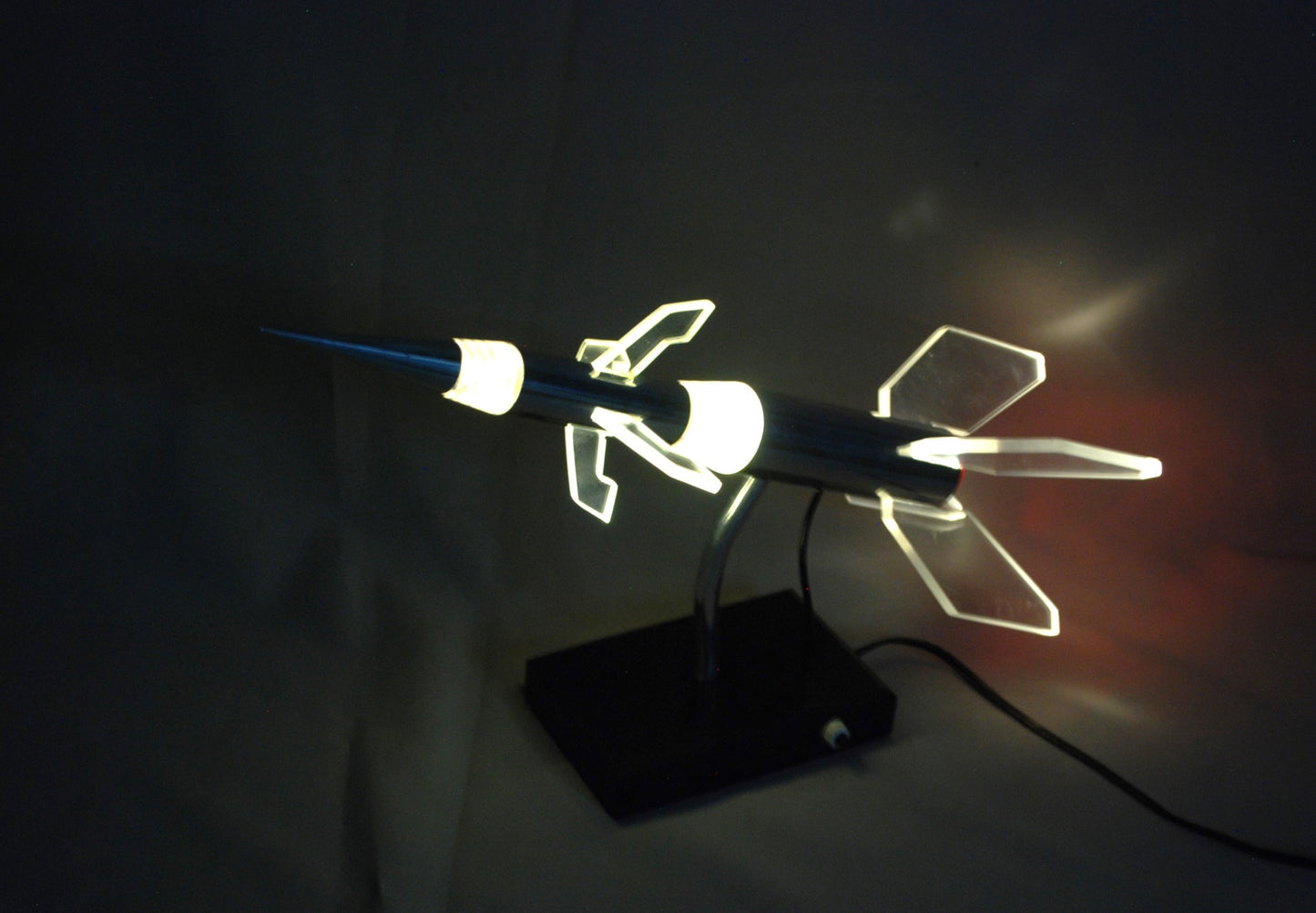 Pre order Raket lamp op eboniet sokkel Zie video!