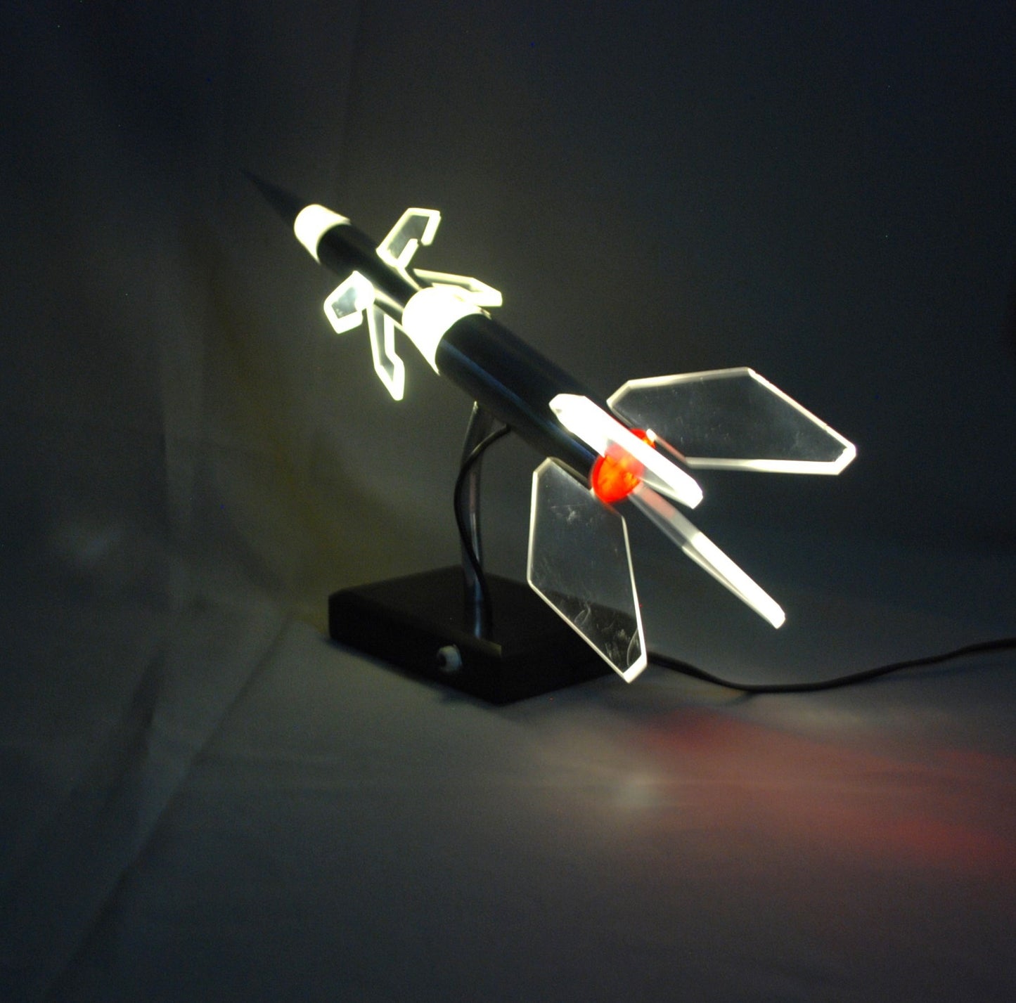 Pre order Raket lamp op eboniet sokkel Zie video!