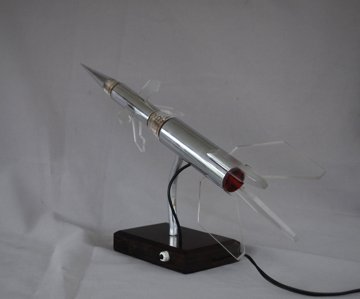 Pre order Raket lamp op eboniet sokkel Zie video!