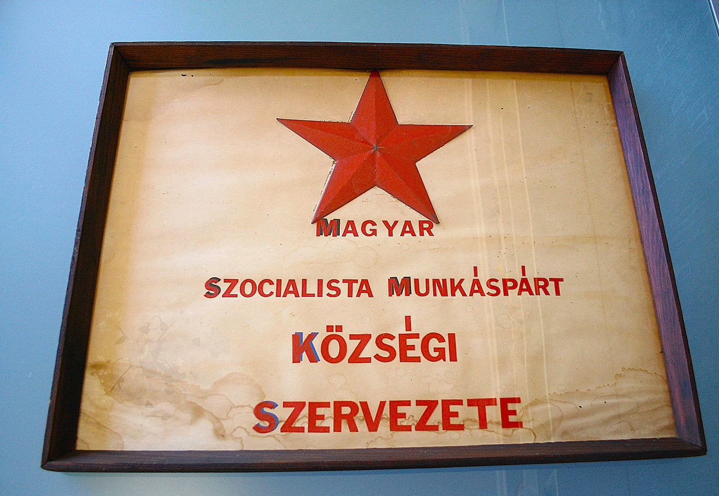 Hongaarse Socialistische Arbeiderspartij met Rode Ster van Metaal