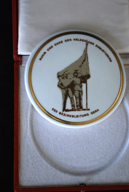 Preorder Eer en glorie aan de helden van de Sovjet-Unie. Seb, districtsbestuur Gera