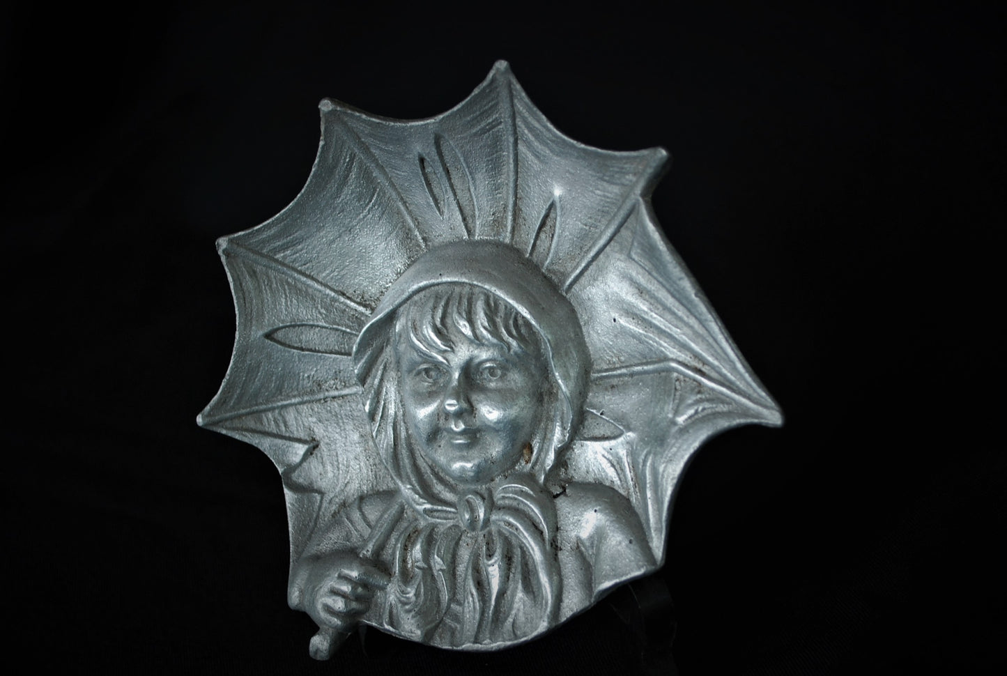 Meisje met Paraplu aluminium schaaltje