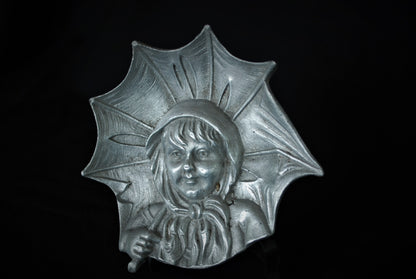 Meisje met Paraplu aluminium schaaltje