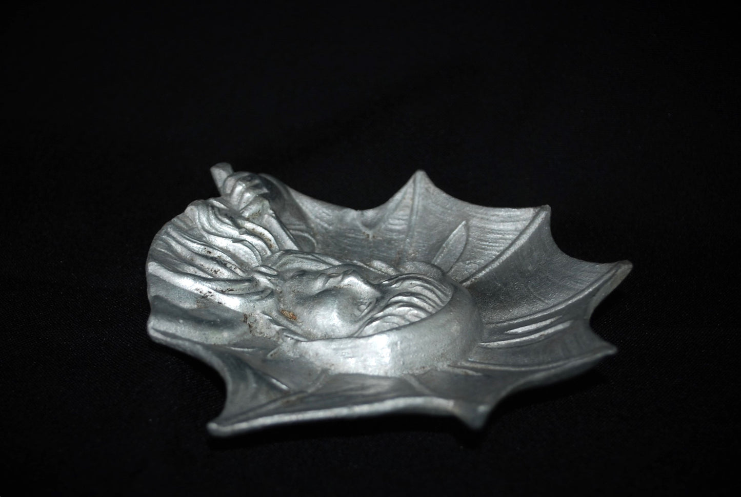Meisje met Paraplu aluminium schaaltje