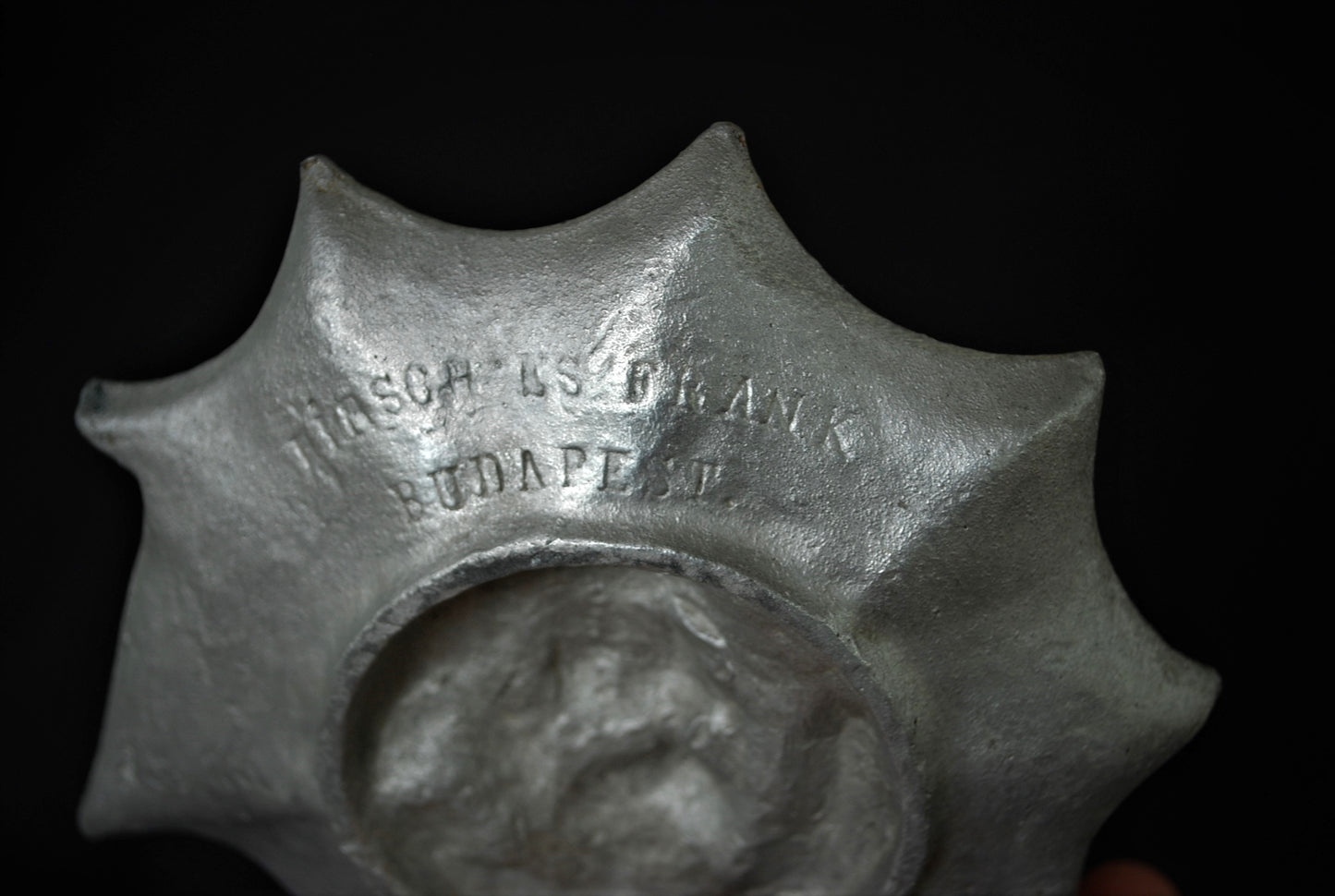 Meisje met Paraplu aluminium schaaltje