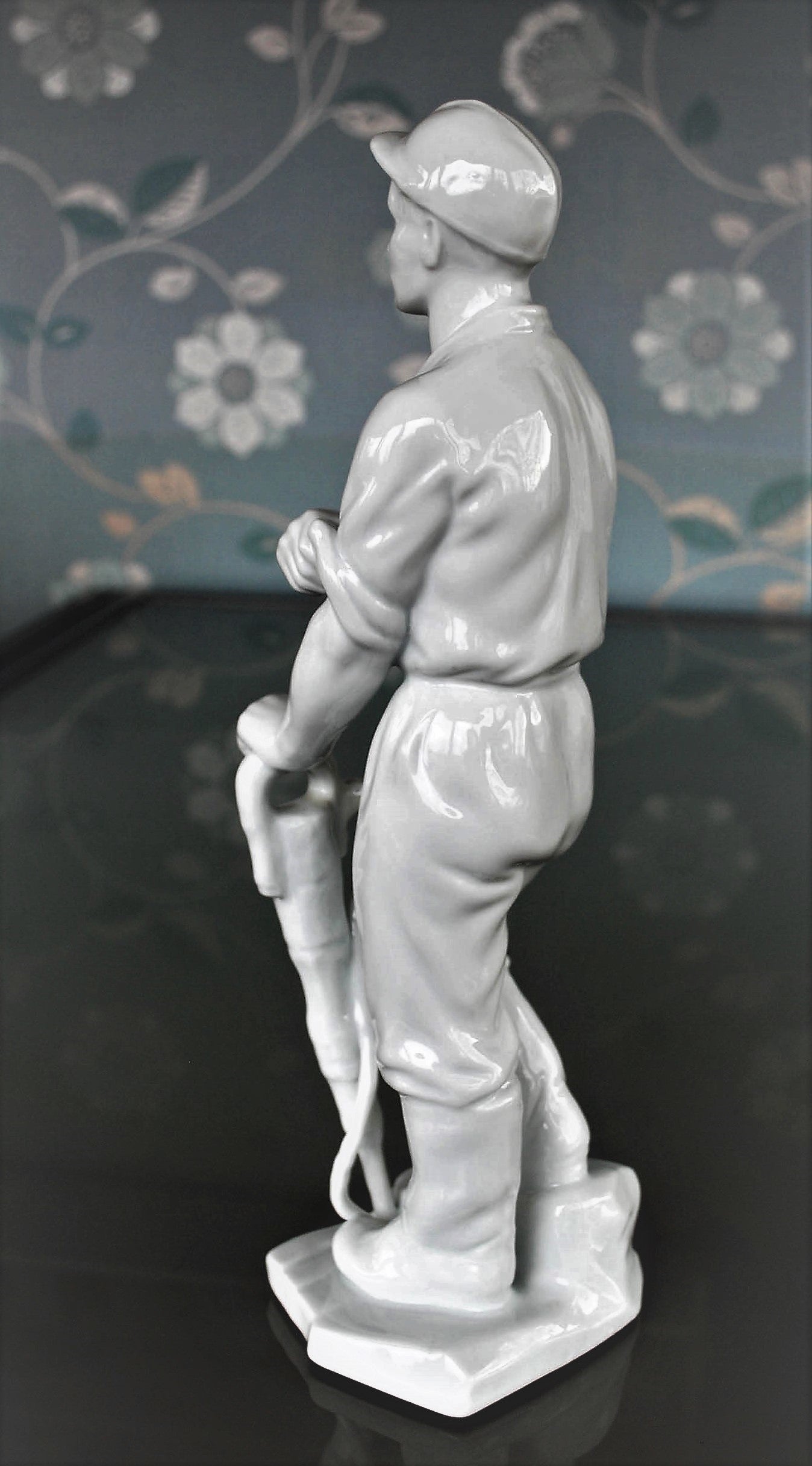 Herend Mijnwerker met Drilboor Door Beeldhouwer  Jenő Hanzély