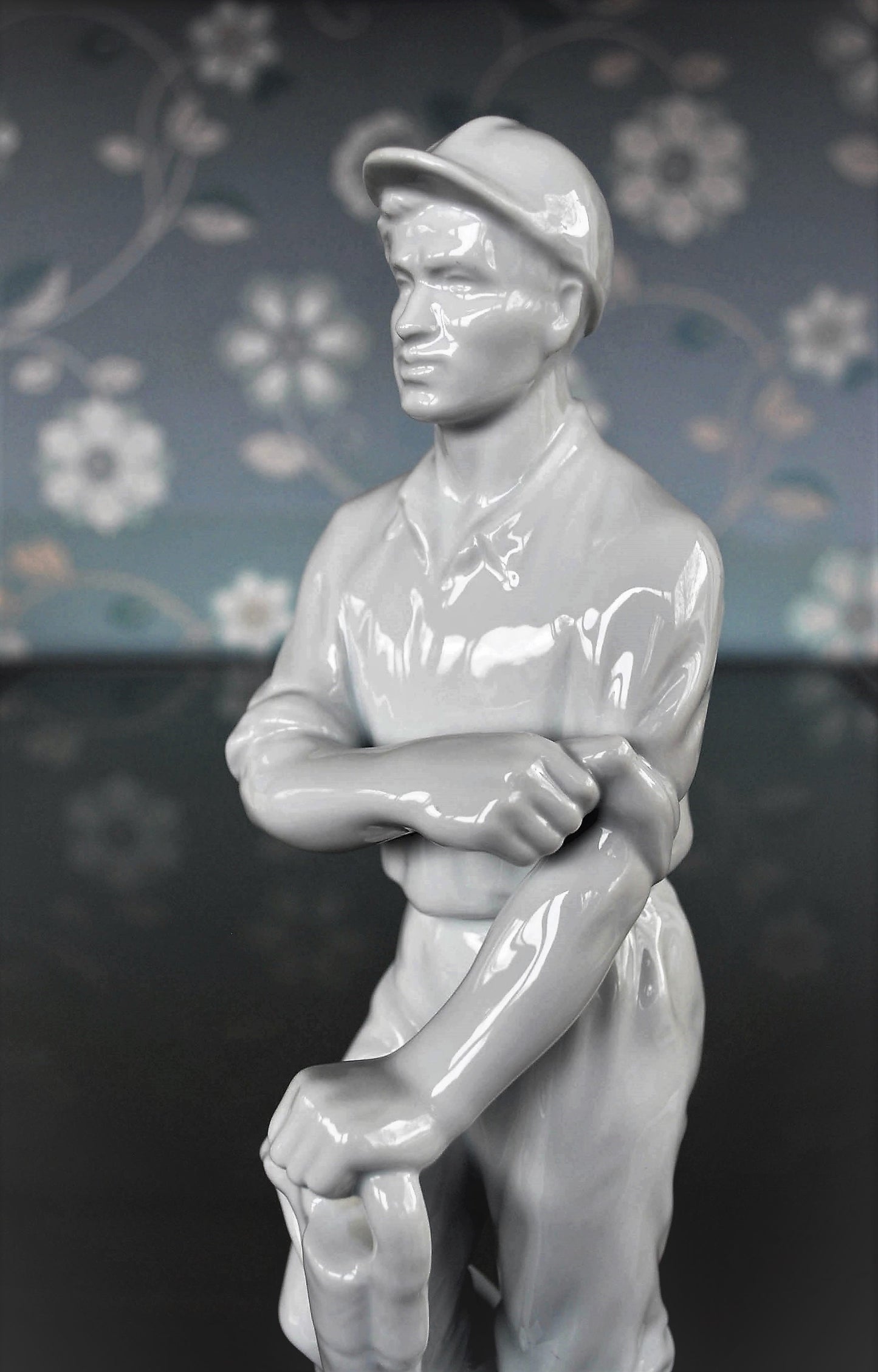 Herend Mijnwerker met Drilboor Door Beeldhouwer  Jenő Hanzély