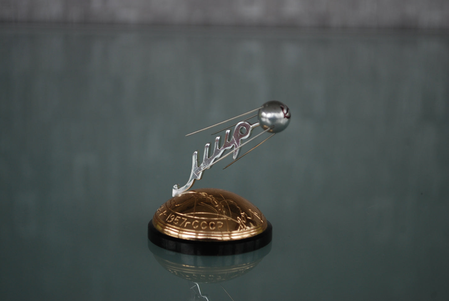 Pre order Spoetnik Eerste satellite in de ruimte schap ornament