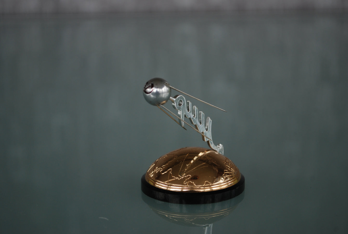 Pre order Spoetnik Eerste satellite in de ruimte schap ornament