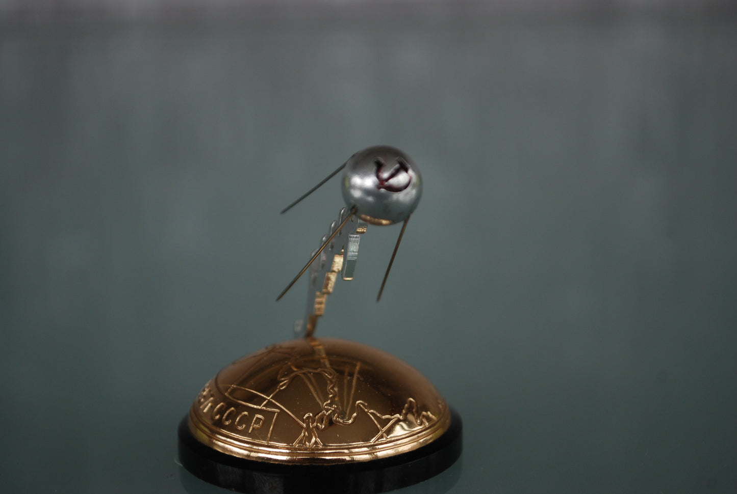 Pre order Spoetnik Eerste satellite in de ruimte schap ornament