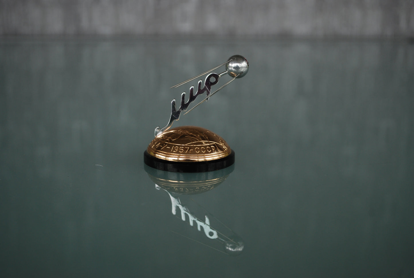 Pre order Spoetnik Eerste satellite in de ruimte schap ornament