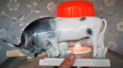 Zsolnay Grijze rund stier Beeldhouwer Shinko.