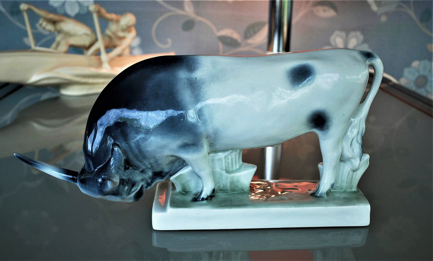 Zsolnay Grijze rund stier Beeldhouwer Shinko.