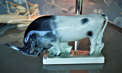 Zsolnay Grijze rund stier Beeldhouwer Shinko.
