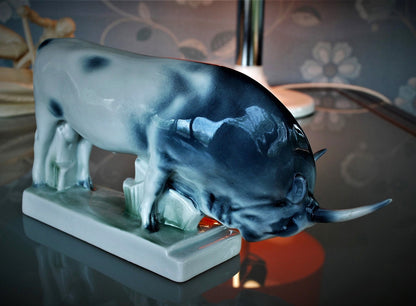 Zsolnay Grijze rund stier Beeldhouwer Shinko.