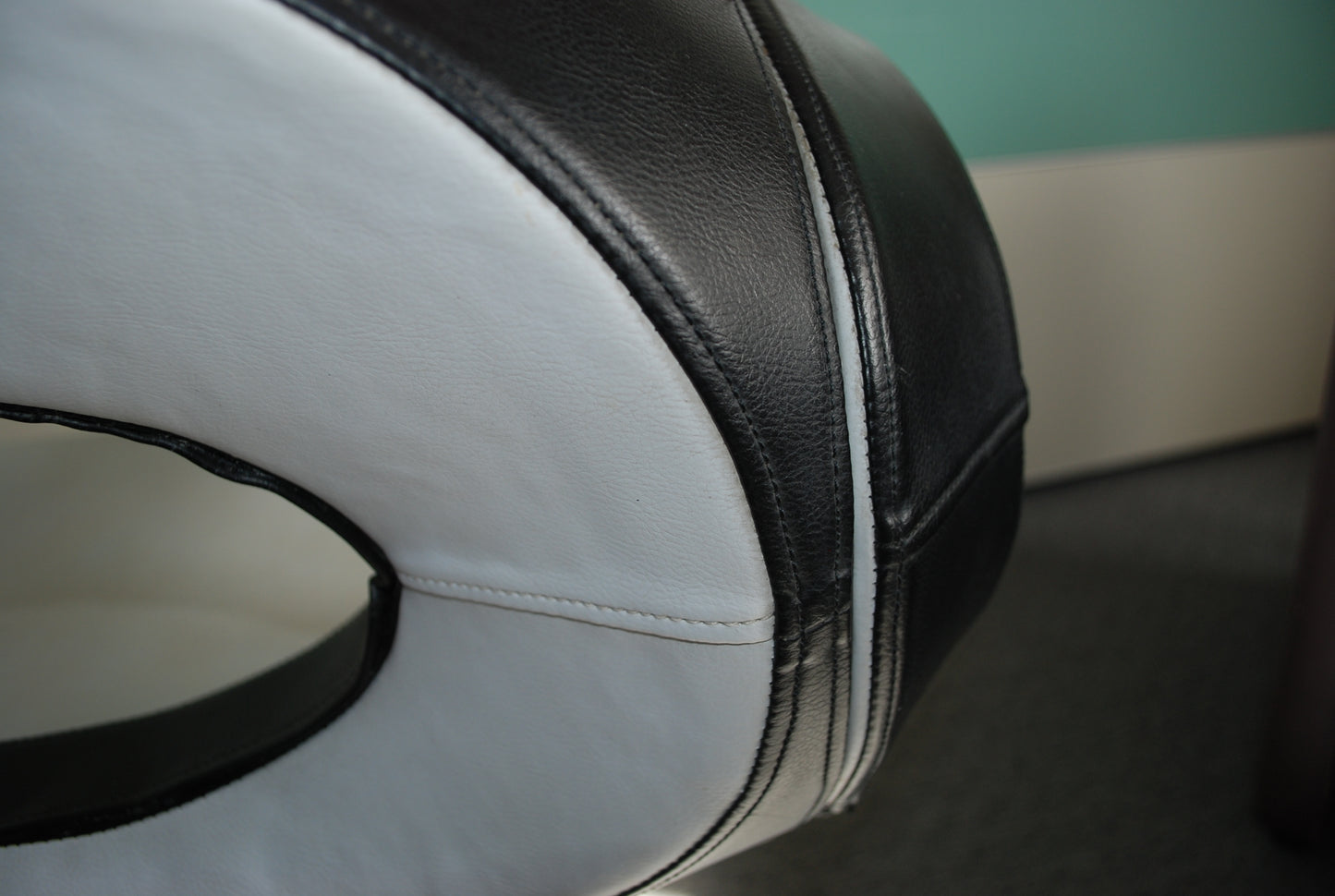 Stoel Pop art space age Poltrona Papalla ontworpen door Italiaanse ontwerper Santo Denti. *