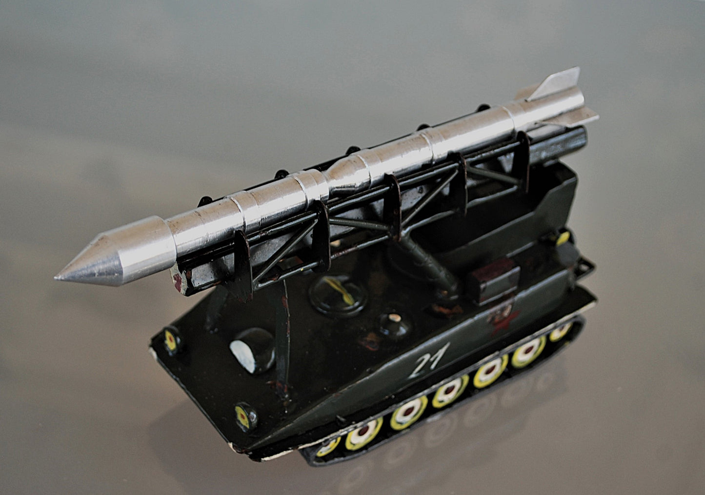 Tank with Nuclear Rocket 1960-1964 The 2K6 Luna with 3R10 rocket.