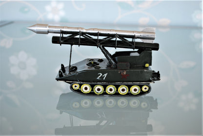 Militair opberg kist Tank met 2k6 Luna Nucliaire Raket navo = frog 3   S-125A "Pion"