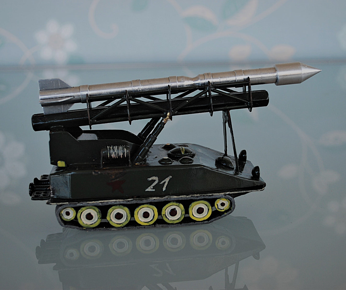 Tank with Nuclear Rocket 1960-1964 The 2K6 Luna with 3R10 rocket.