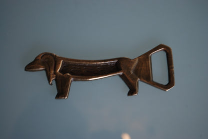 Teckel hond flesopener 1970's Brons
