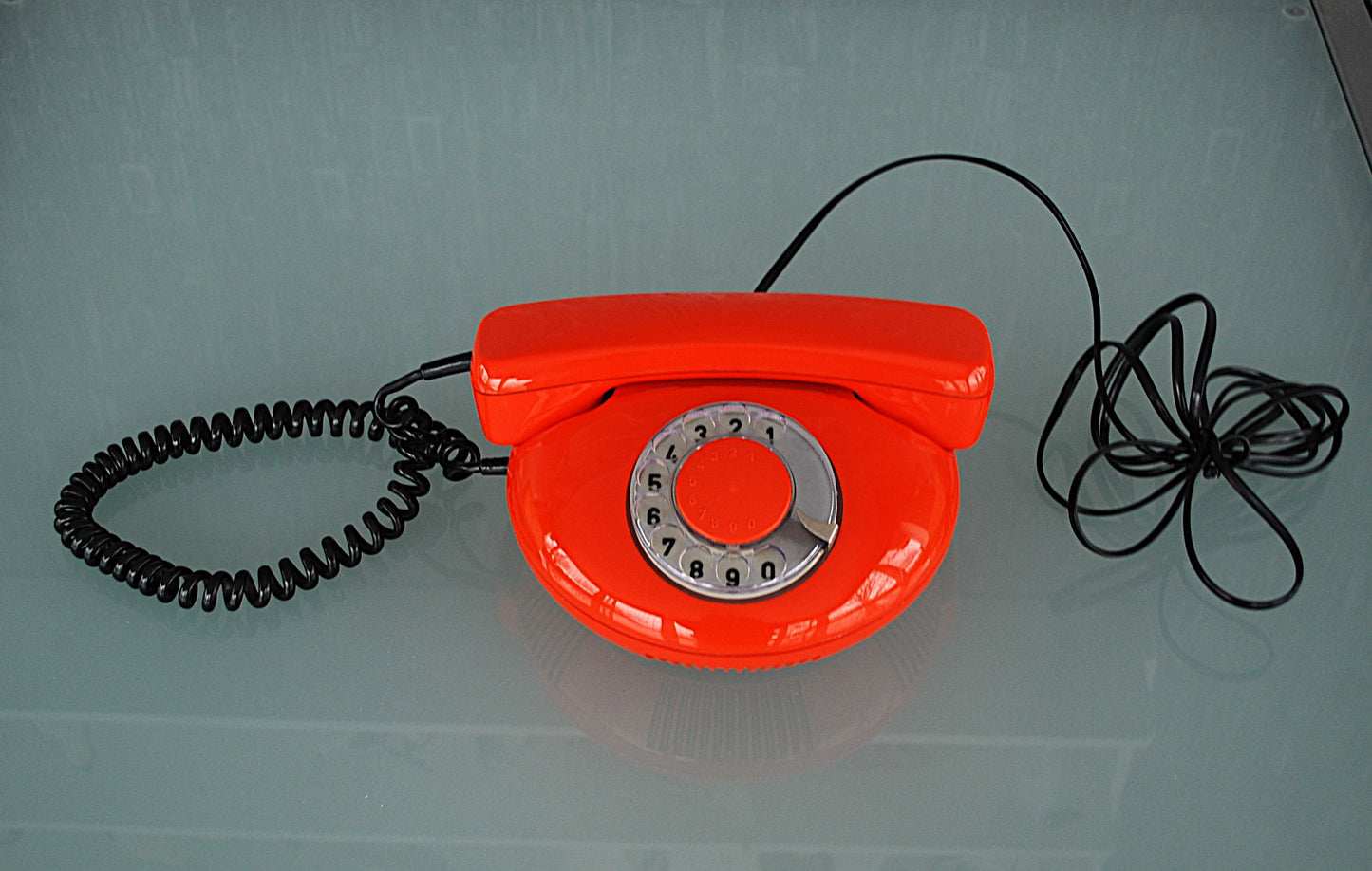 Preorder Space age telefoon Atomic