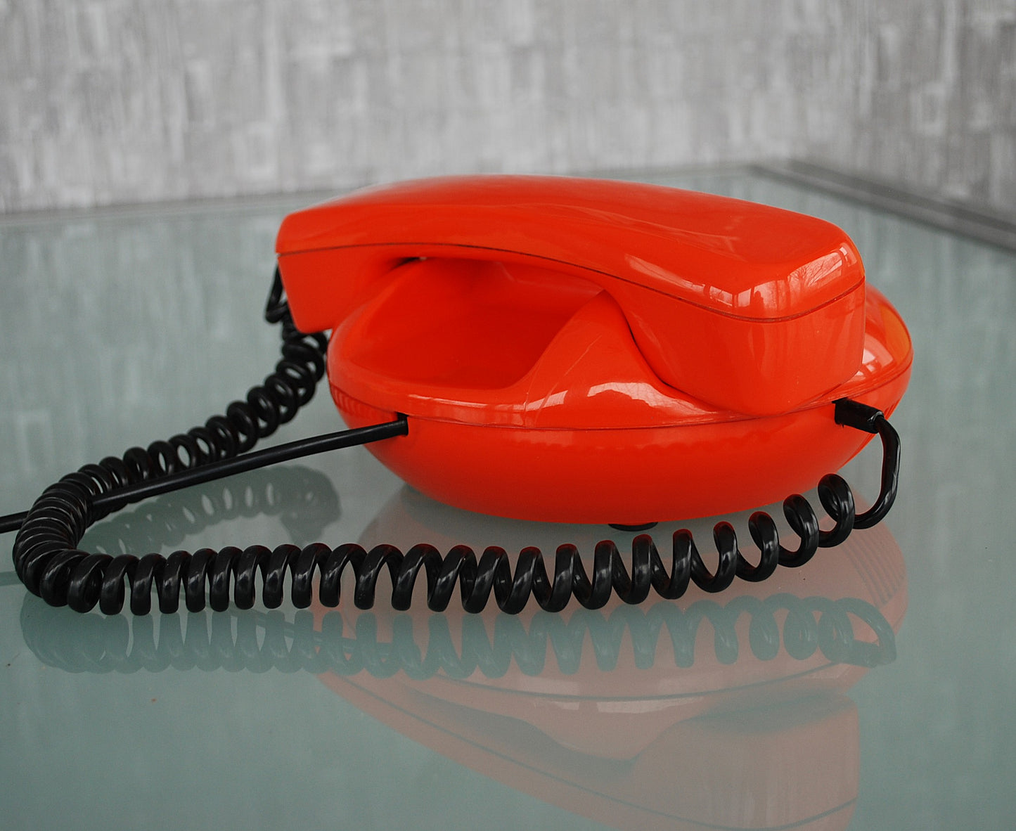 Preorder Space age telefoon Atomic